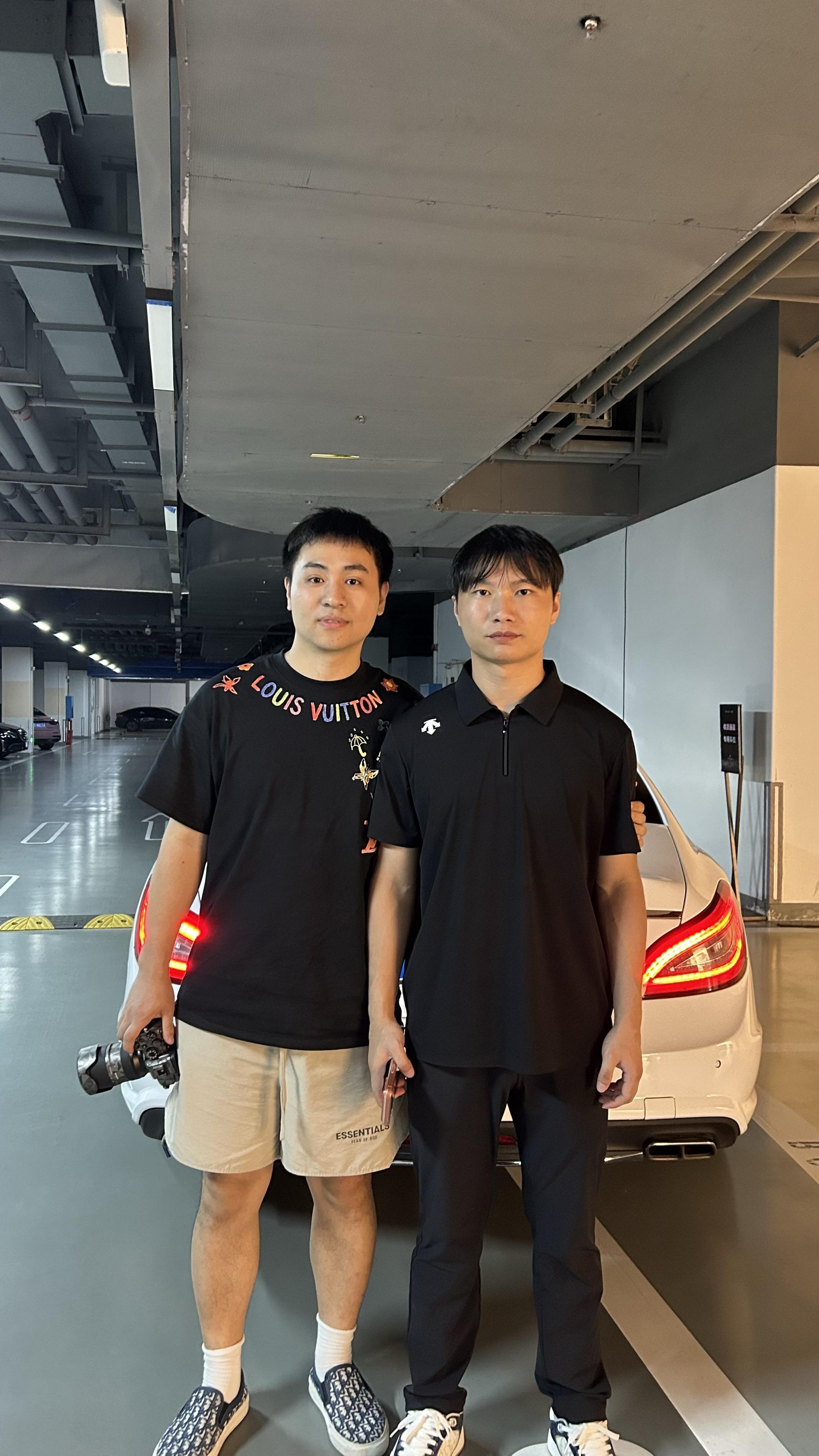 赚了钱我就会很开心 开心是赚了钱 更开心是爱的人在身旁 事业也正如我想...