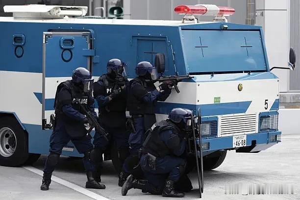 日本特警突击队sat mp5冲锋枪标配