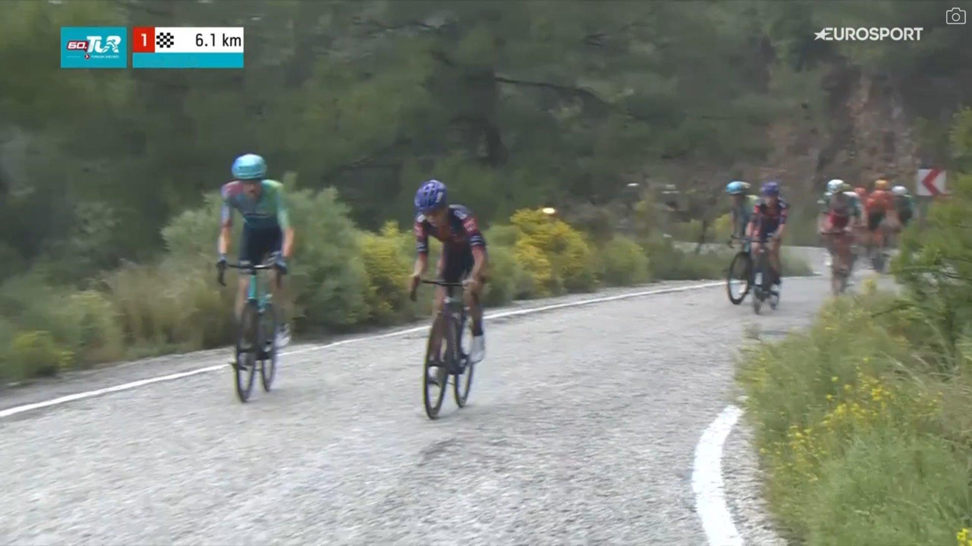 环土耳其第四赛段，皮克尼克 vs XDS阿斯塔纳。前四两队各两人[偷笑]骑行 ​