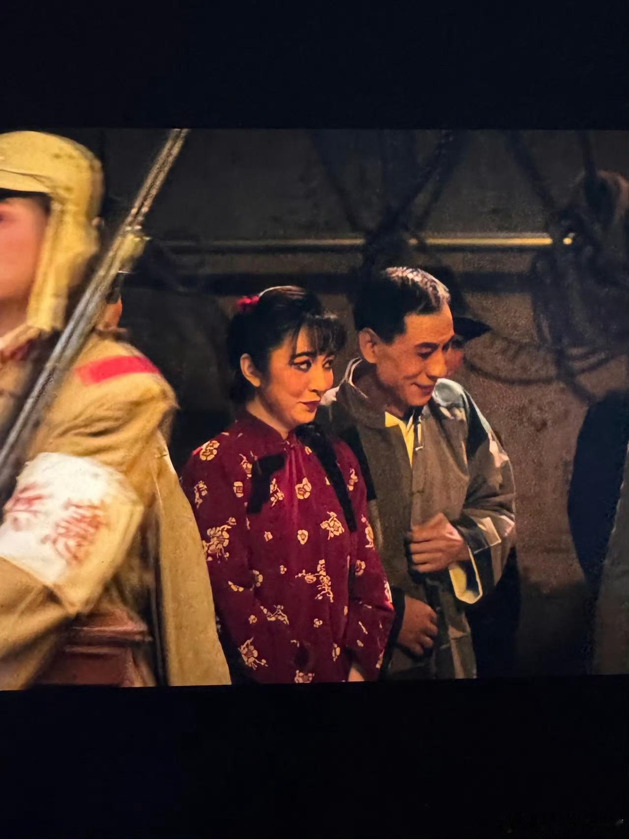 看张嘉益演鬼子王晓晨是笑场了吗 名场面预定！张嘉益临时顶替演鬼子，陕普台词喜感拉
