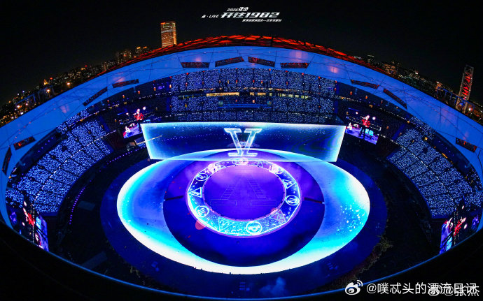 张杰张杰演唱会每一场都有新惊喜张杰的演唱会永远不会让你失望！每一场都有新的编排、