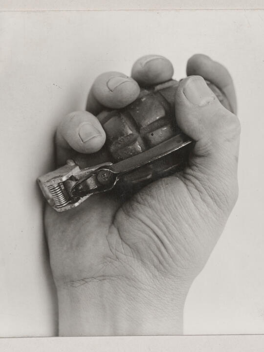 左滑→让你看看我的MK2手雷