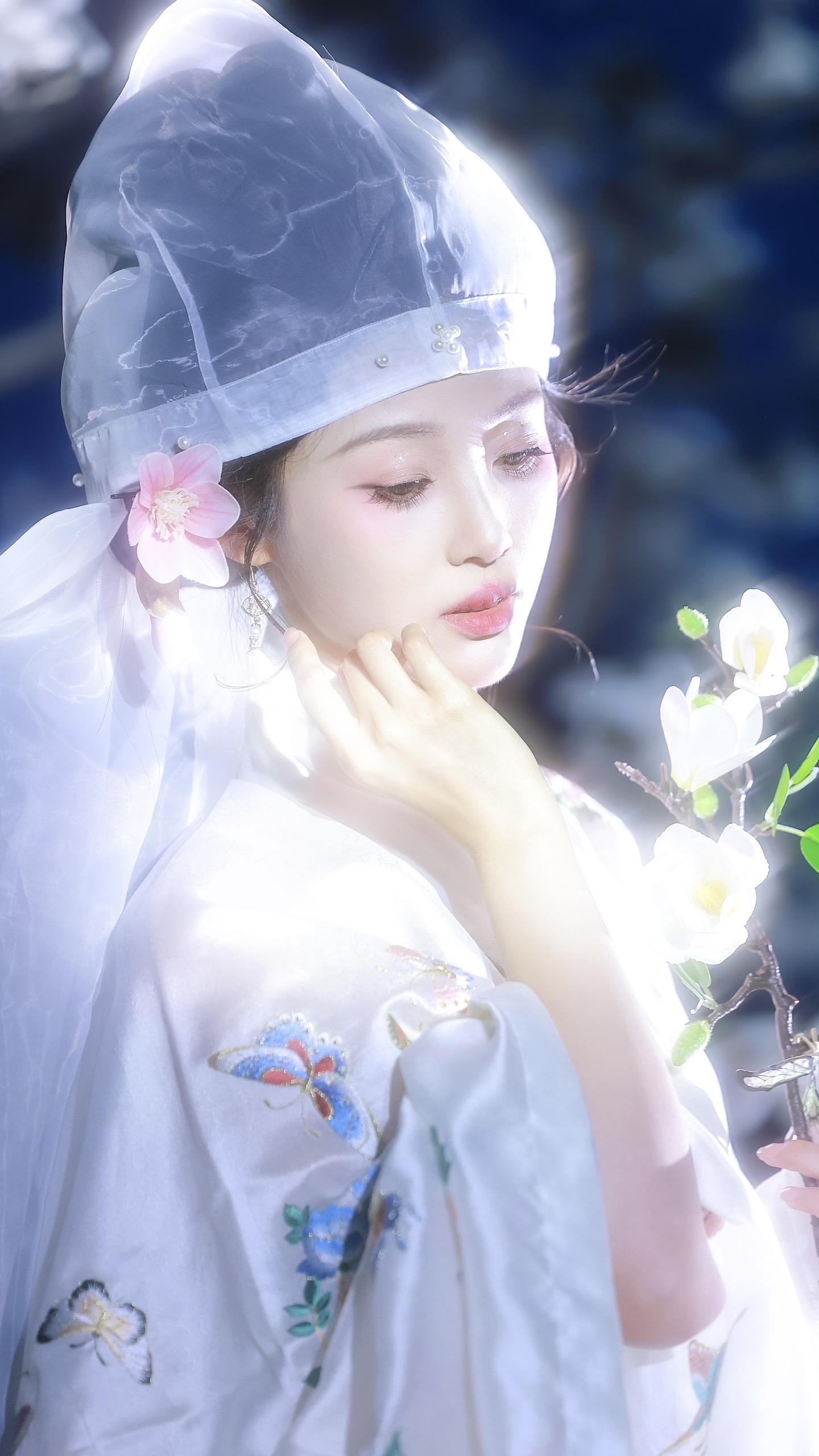 暗香浮动～拍了拍玉兰花