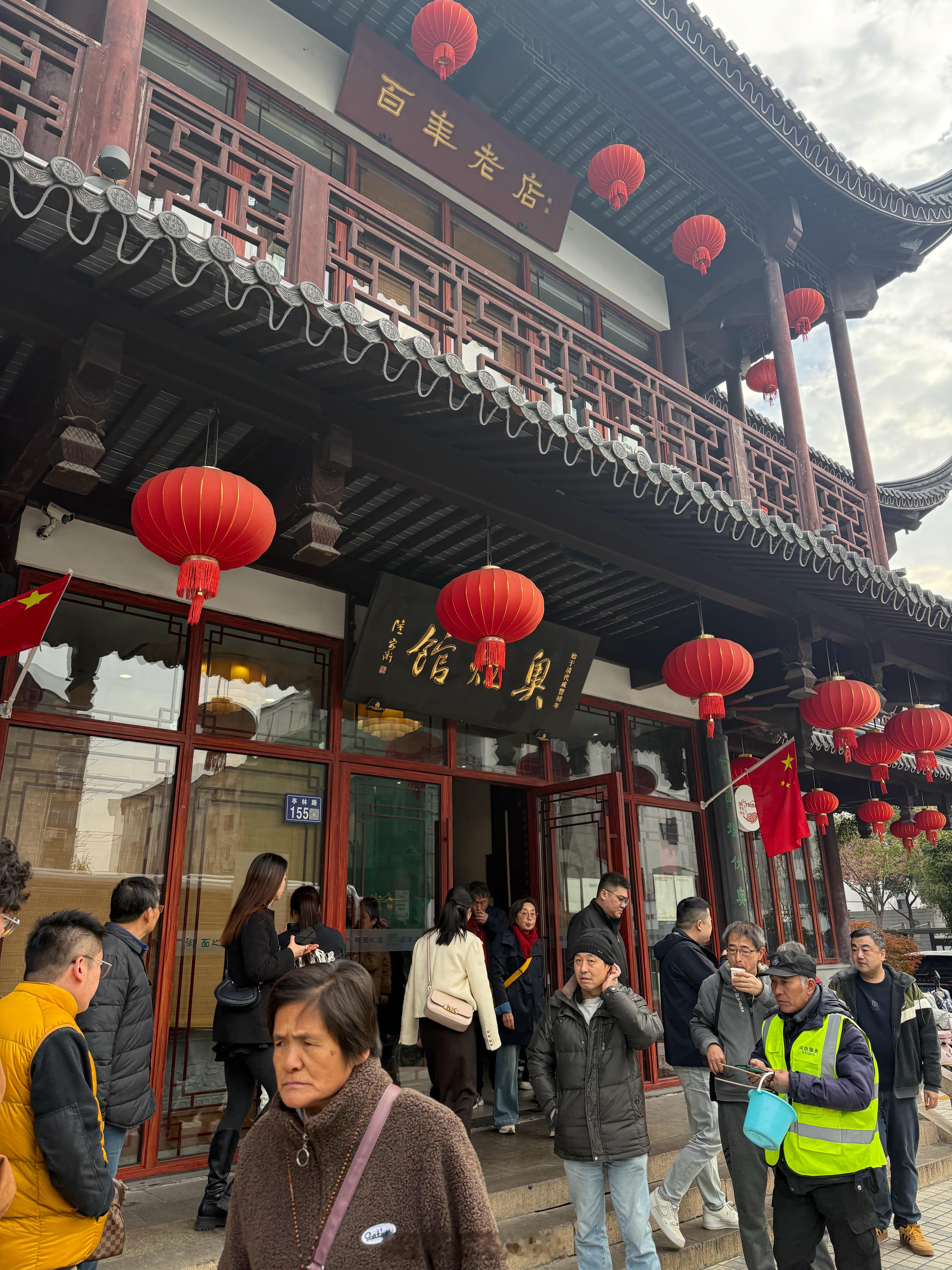 昆山奥灶馆，人多的一塌糊涂！一个面店为啥能有这么多人，这还是中午不是早上啊！！！