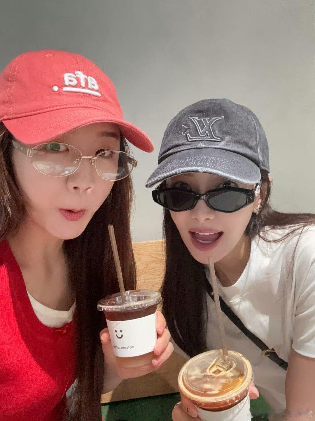 陈梦宋茜逛吃的一天陈梦宋茜自拍发博：和茜姐逛吃的一天  开心✌🏻空闲时间约上朋
