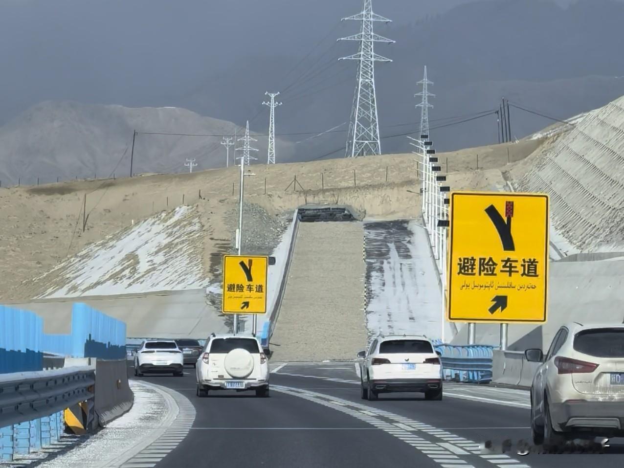 肉孜节（3月21日）当天，新疆全区收费公路对7座以下小型客车免费通行。周五打算自