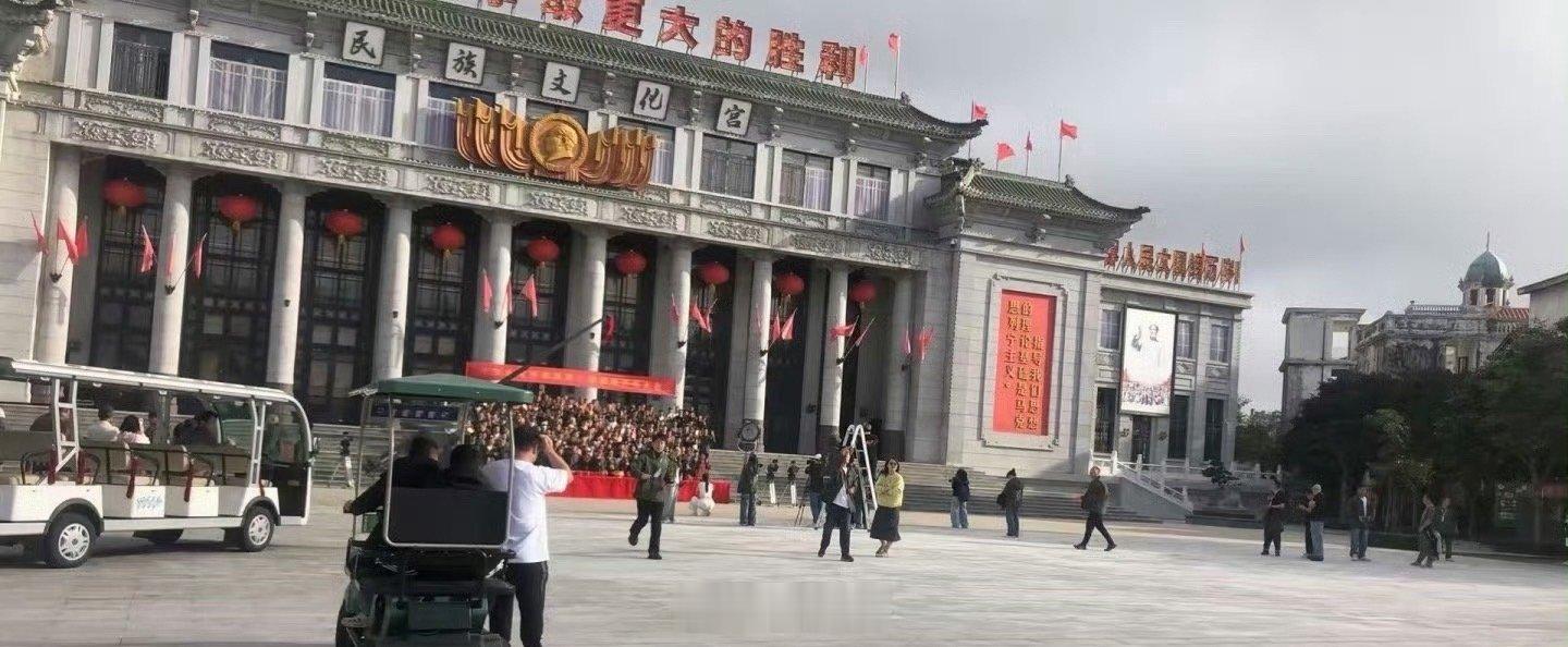 杨紫玉兰花开君再来路透哇塞，杨紫的又一部大女主剧《玉兰花开君再来》终于开机了，今