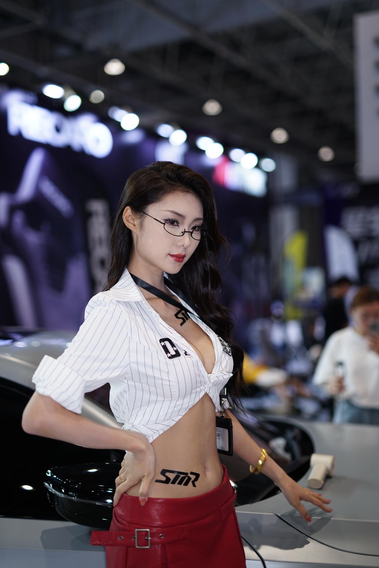 美女 大长腿 车展现场 日常分享 是你的理想女朋友吗