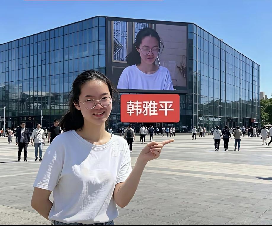高考699分的韩雅平 ，既没有选军校，也没有选去北大医学部，而是去了清华的卓医班