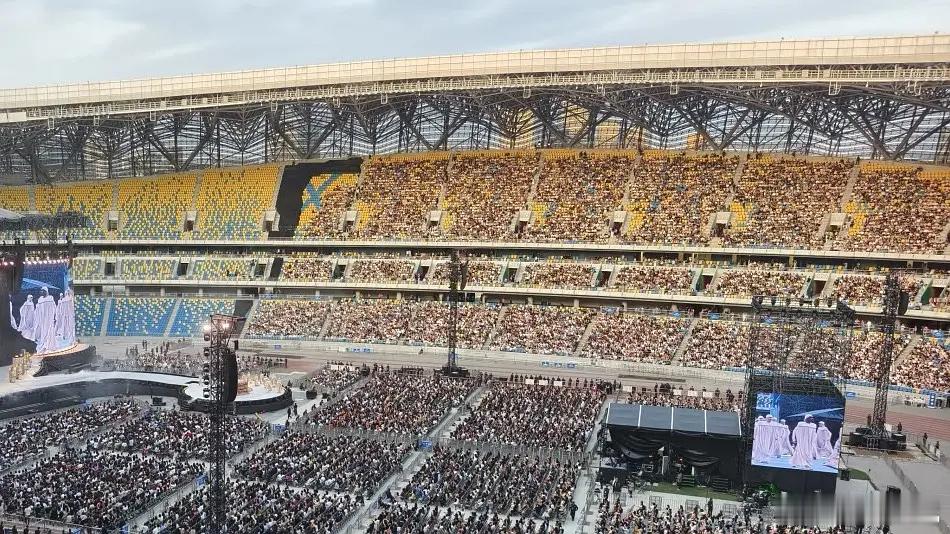 蔡依林的演唱会居然不是满座🙉怎会如此 