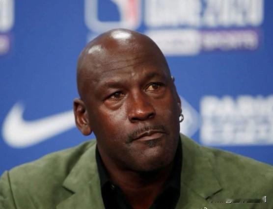 【黄金时代】迈克尔·乔丹是最新一位退出民主党的人士。

“我努力坚持了下来，”他