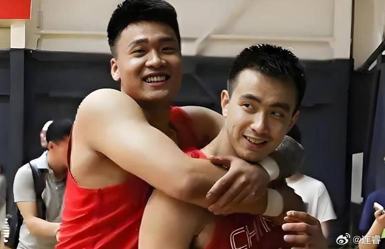 这俩人的挡拆发起将分别占据今晚双方进攻的不少篇幅。CBA辽宁男篮vs北京男篮