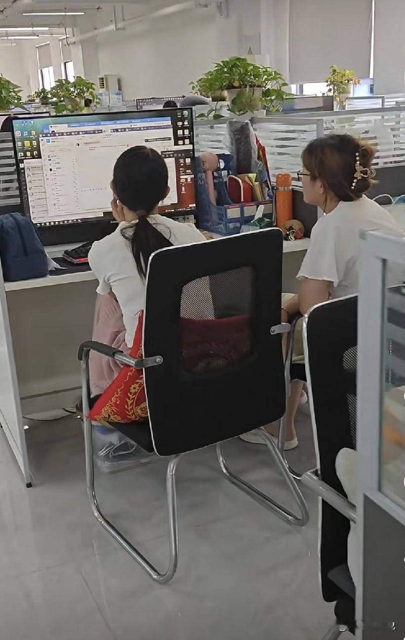 见识了职场扎心版没苦硬吃[捂脸]公司一个以“把公司当家过”著称销售陪同公司一A客