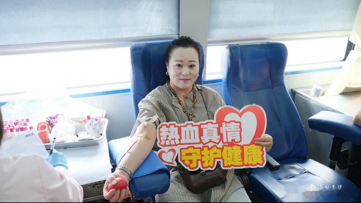 台州玉环热血接力为生命续航迎献血日，玉环公益活动暖心开启，挽袖献热血，科普义诊送