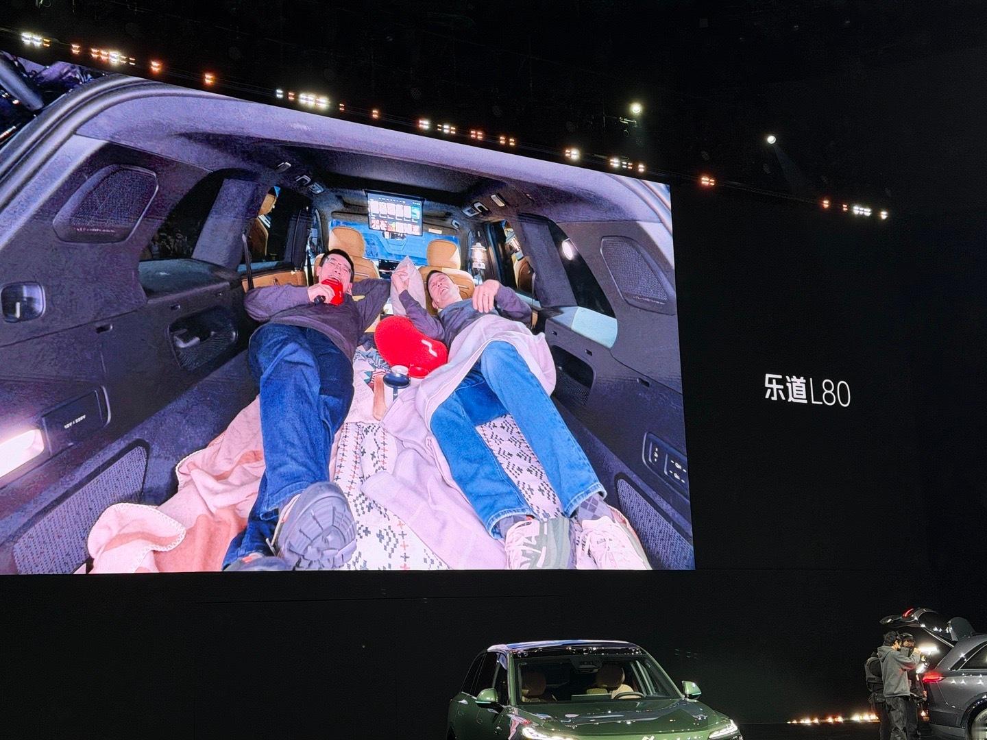 头一次遇到发布会上CEO躺车里休息了名场面了！乐道汽车乐道l80双舱超级大五座
