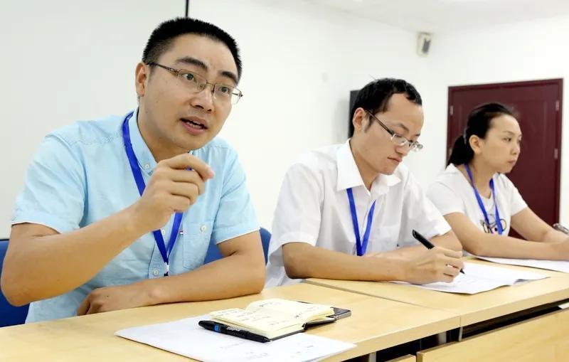 为什么要干部年轻化？因为干活主力就靠这群人。35岁还没提拔的，成天无精打采。50