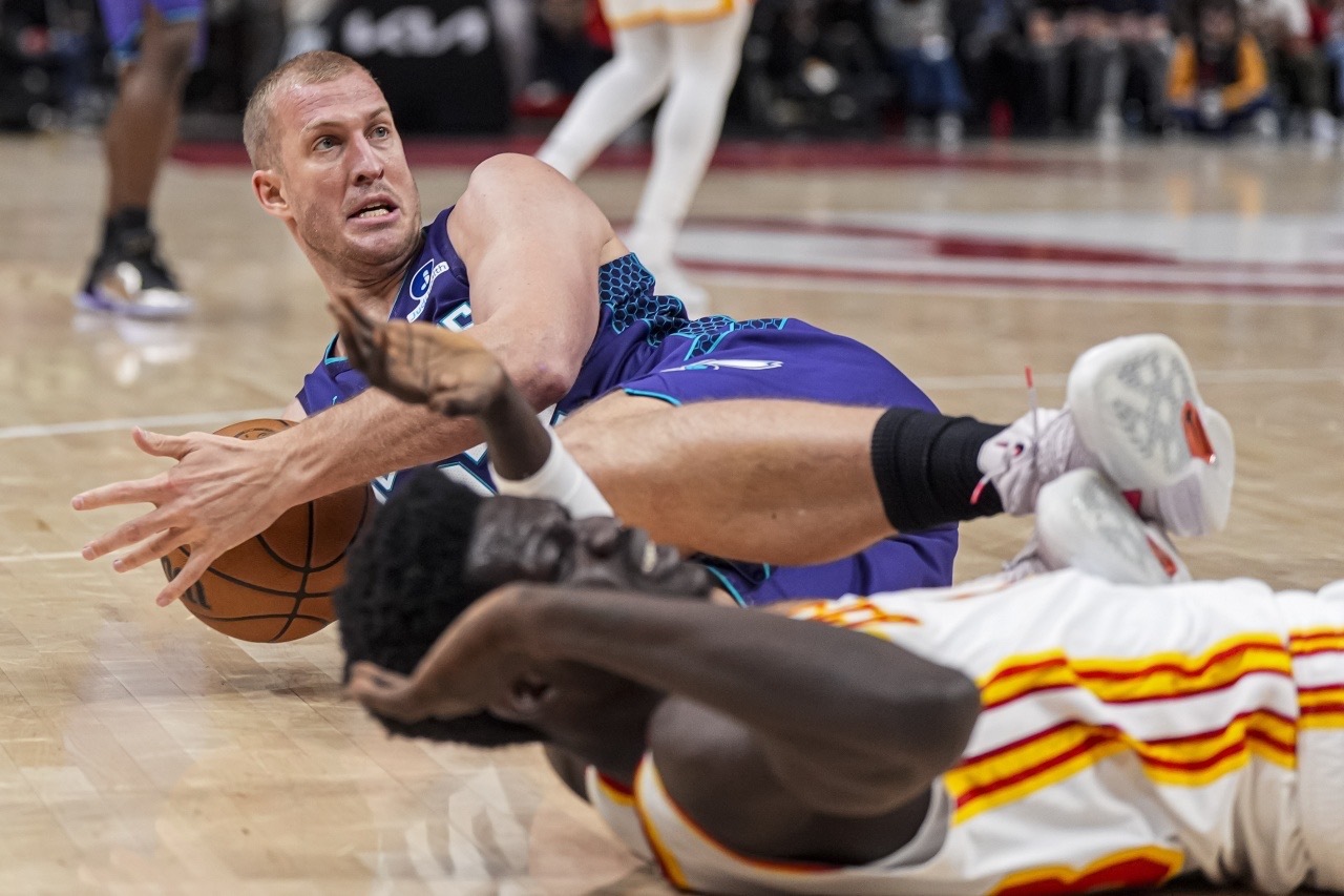 🤔策应小能手~Shams：梅森·普拉姆利与马刺签下一份10天短合同据ESPN名