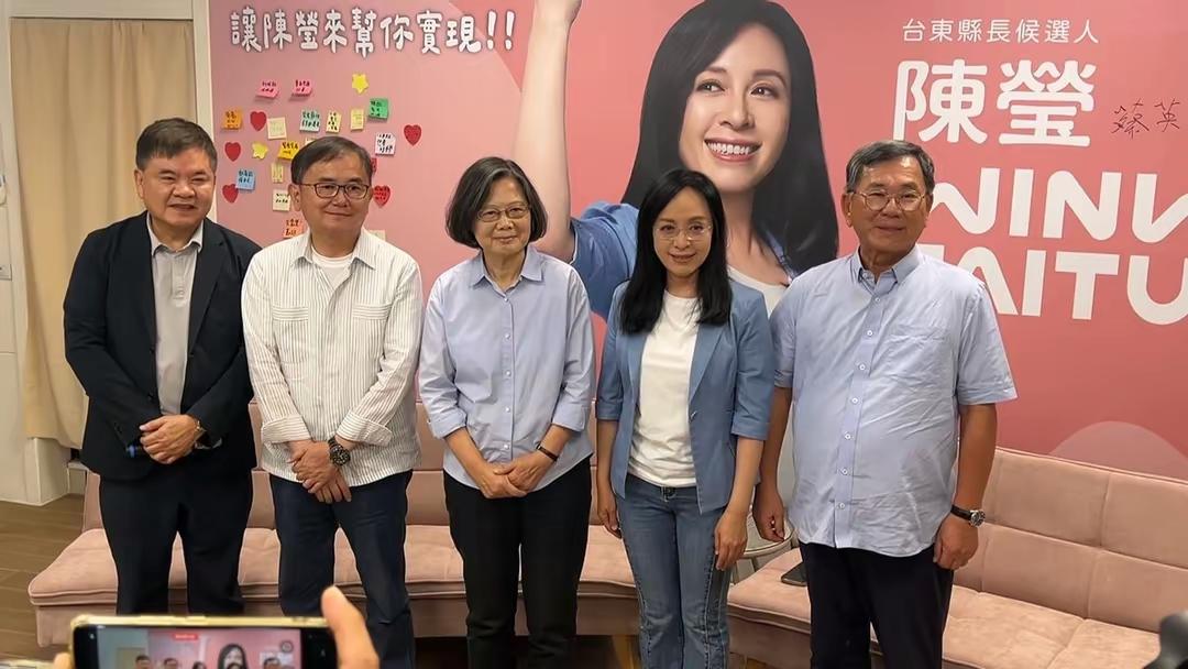 怪怪怪！集体改掉代表色躲避绿色，民进党参选人为啥连自家招牌都不敢用？
     