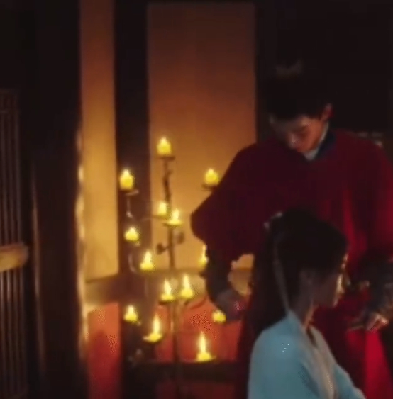 热知识：古装没有兜[doge] 王星越你还没适应古代人衣服吧……被我发现了！手是