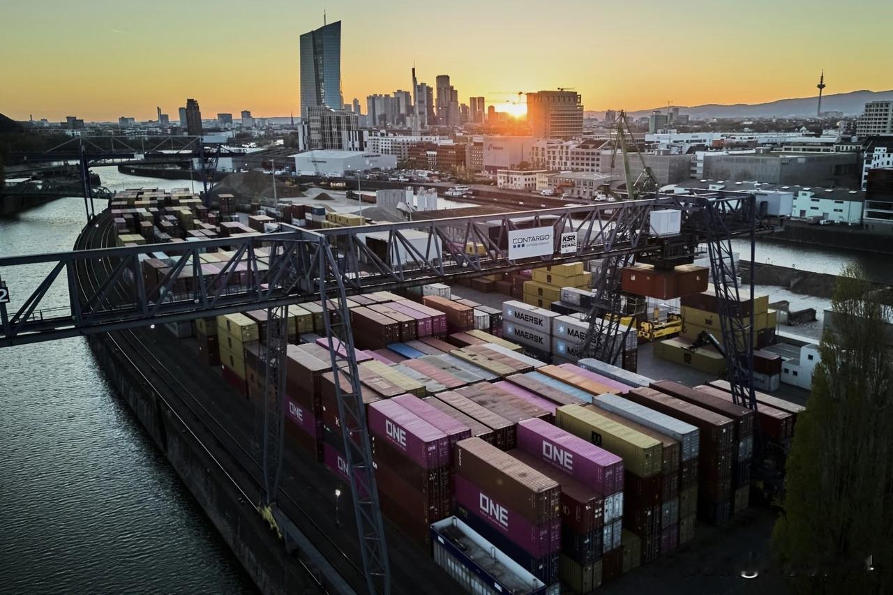 【2025年10月，美国对欧盟的进口和出口均大幅下跌】
华盛顿时间2026年1月