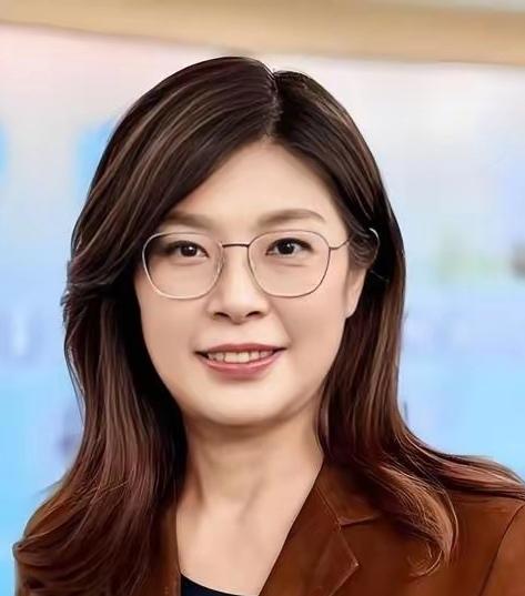 岛内的同胞明事理的应该大力支持国民党主席郑丽文，萧旭岑说出来的《郑丽文路线》我想