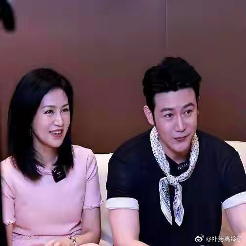 陆毅把挣到的第一笔100万交给鲍蕾后，鲍蕾没买奢侈包也没买汽车，而是在上海虹口区