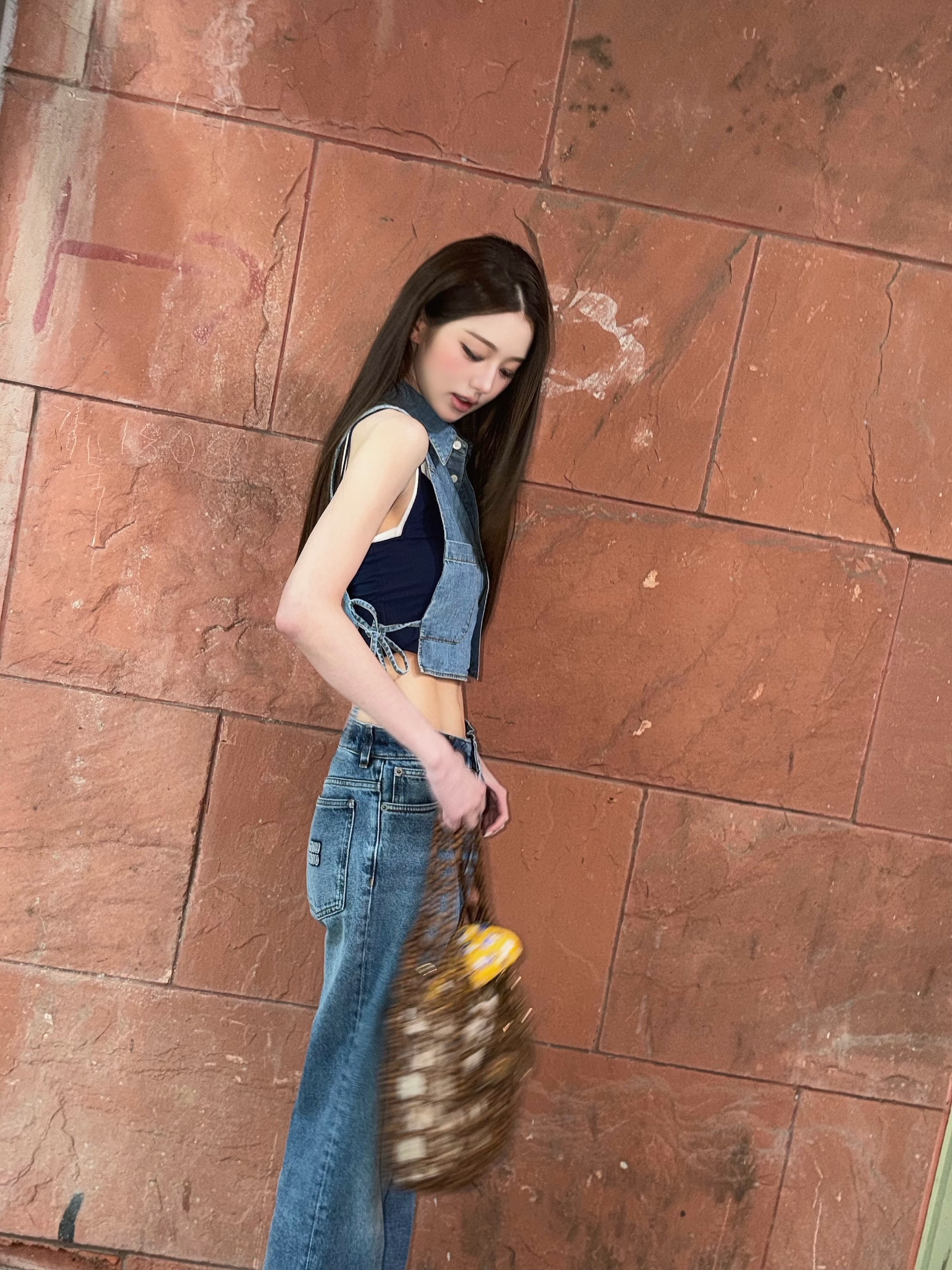 所有人立刻来给我感受女神的马甲线…张元英