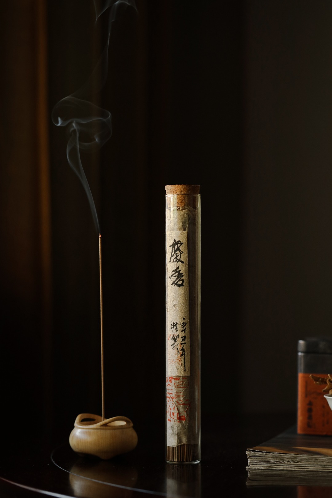 麝香 | 线香50g/管原始森林的清凉花香带有幽幽乳韵，留香深远，宜伴琴茶书画等
