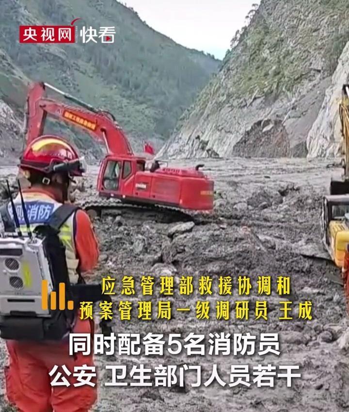 看了报道才知道，搜救工作太有温度了，核心区域的挖机可不是在漫无目的挖掘，而是有人