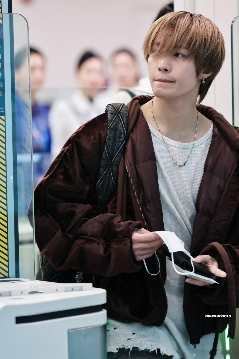 谁家扫楼还有打歌舞台看谁的扫楼这么卷啊！居然藏着打歌舞台！近距离围观偶像团体的实