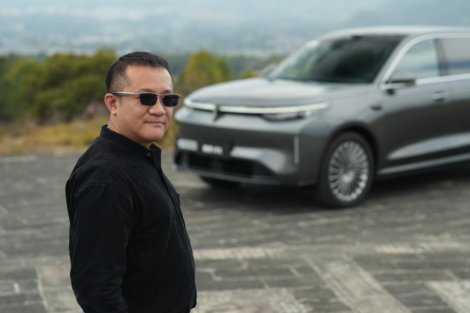 教授今天开始连续几天，在云南试驾魏牌全新的旗舰V9X，天气那是真的好，回头上个详