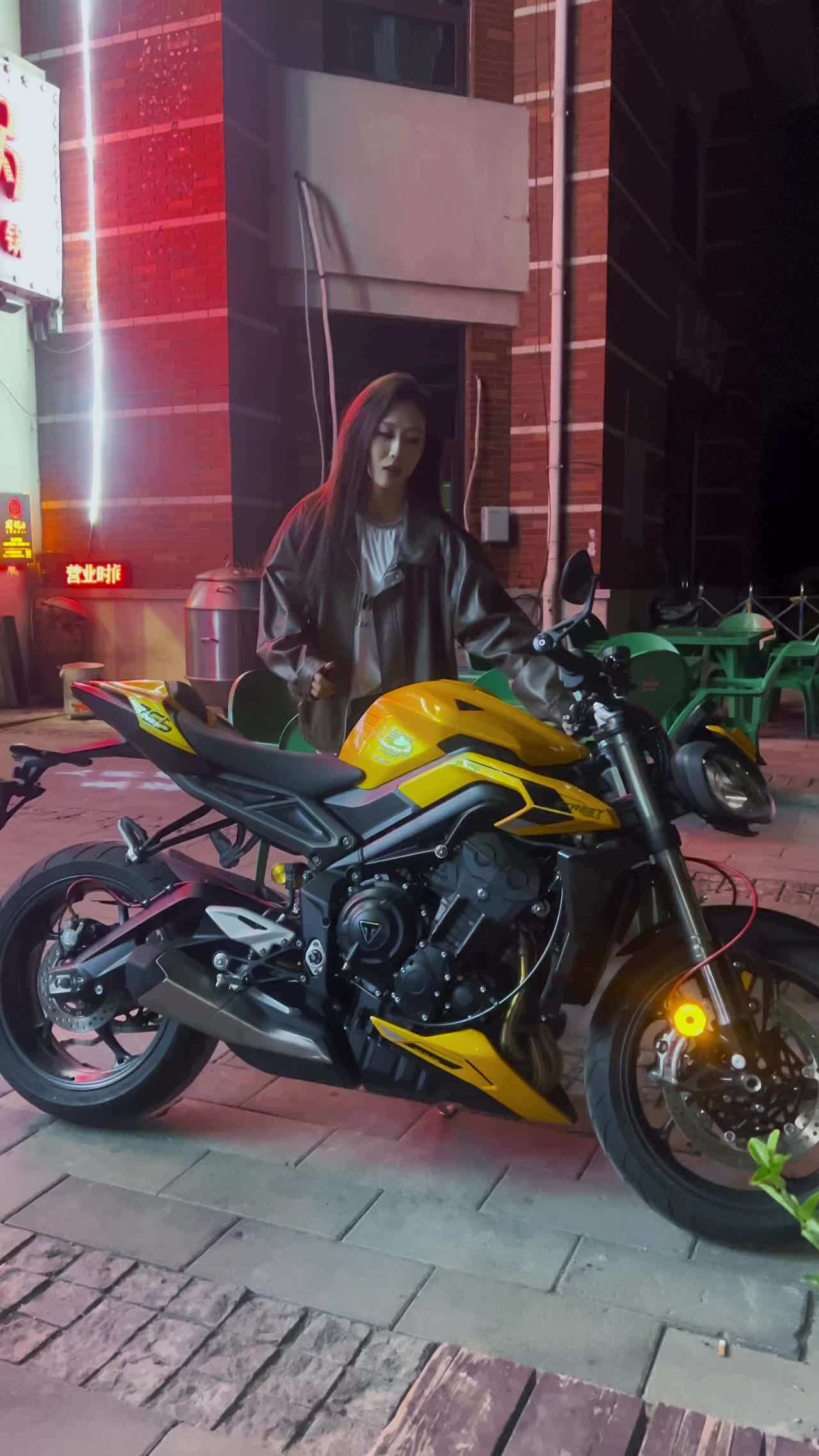 对比一下子就出来了🌚