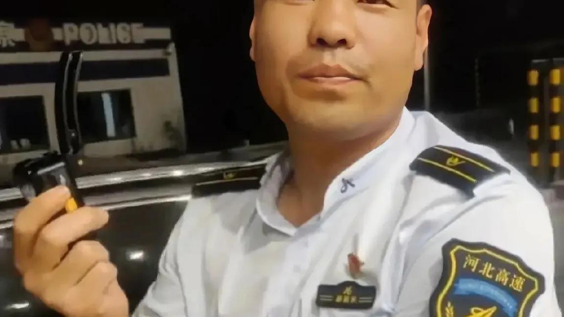 吃相很难看吗？不，这就是他们的一贯的样子，只是在更多的时候，很多人选择了隐忍，所