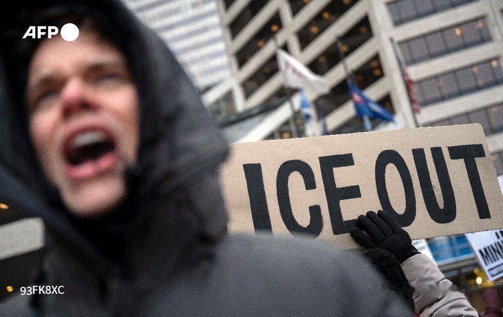 新闻快讯——美国明尼阿波利斯市民主党人及地方官员，对大规模移民清查行动中一名5岁