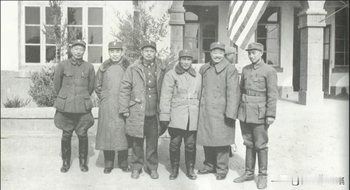 1946年1月，国共双方在美国调停下签署停战协定，并成立了由周恩来（中共代表）、