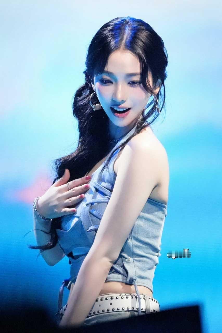 五女一们最近一次颁奖典礼谁更漂亮 ​​​