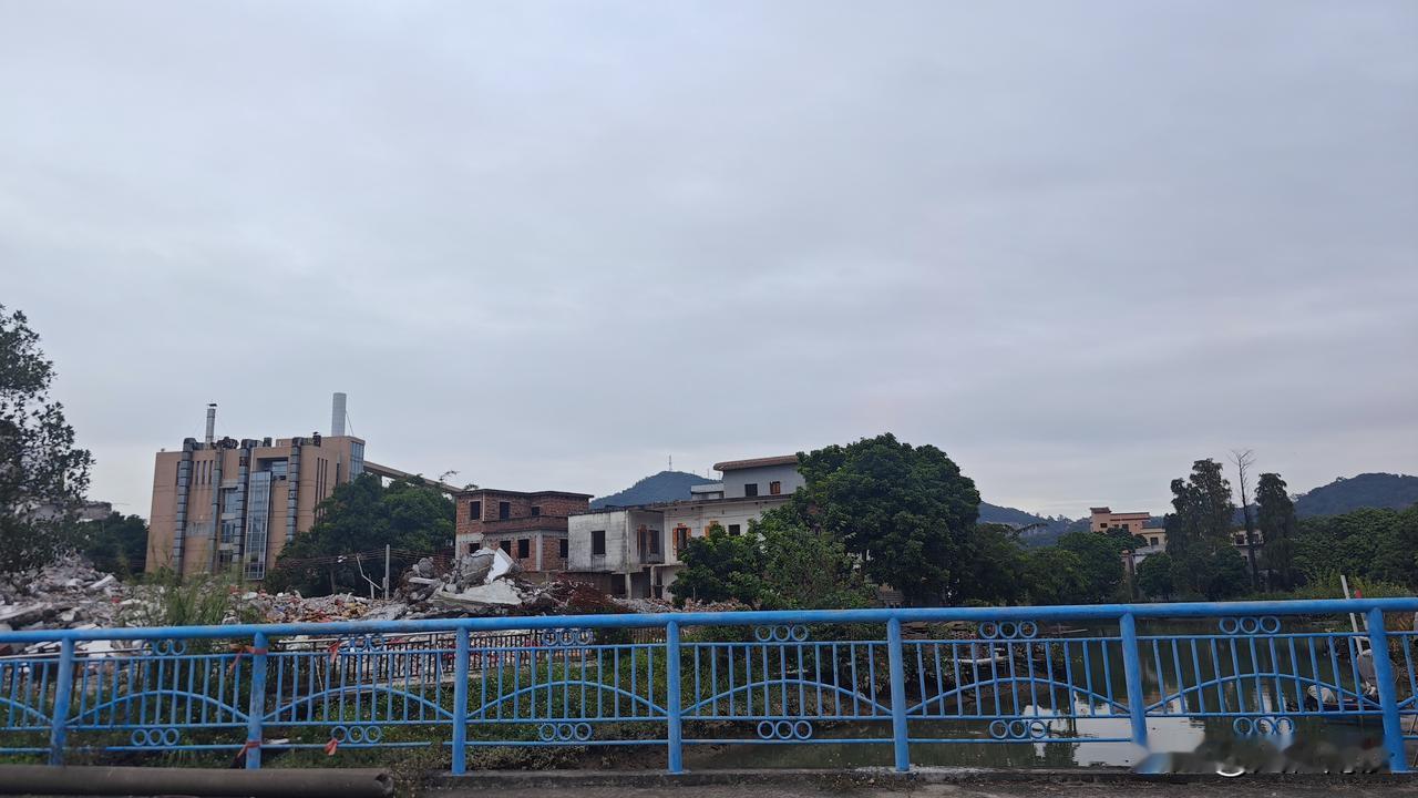 拆咯拆咯，南沙这次旧村旧改的速度真的是很快，像大涌村据说已经全部签约了，拆的速度