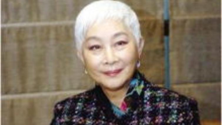 你知道吗？百岁高龄的卢燕昨天在上海国际电影节领奖时，一番话让全场影人集体起立致敬