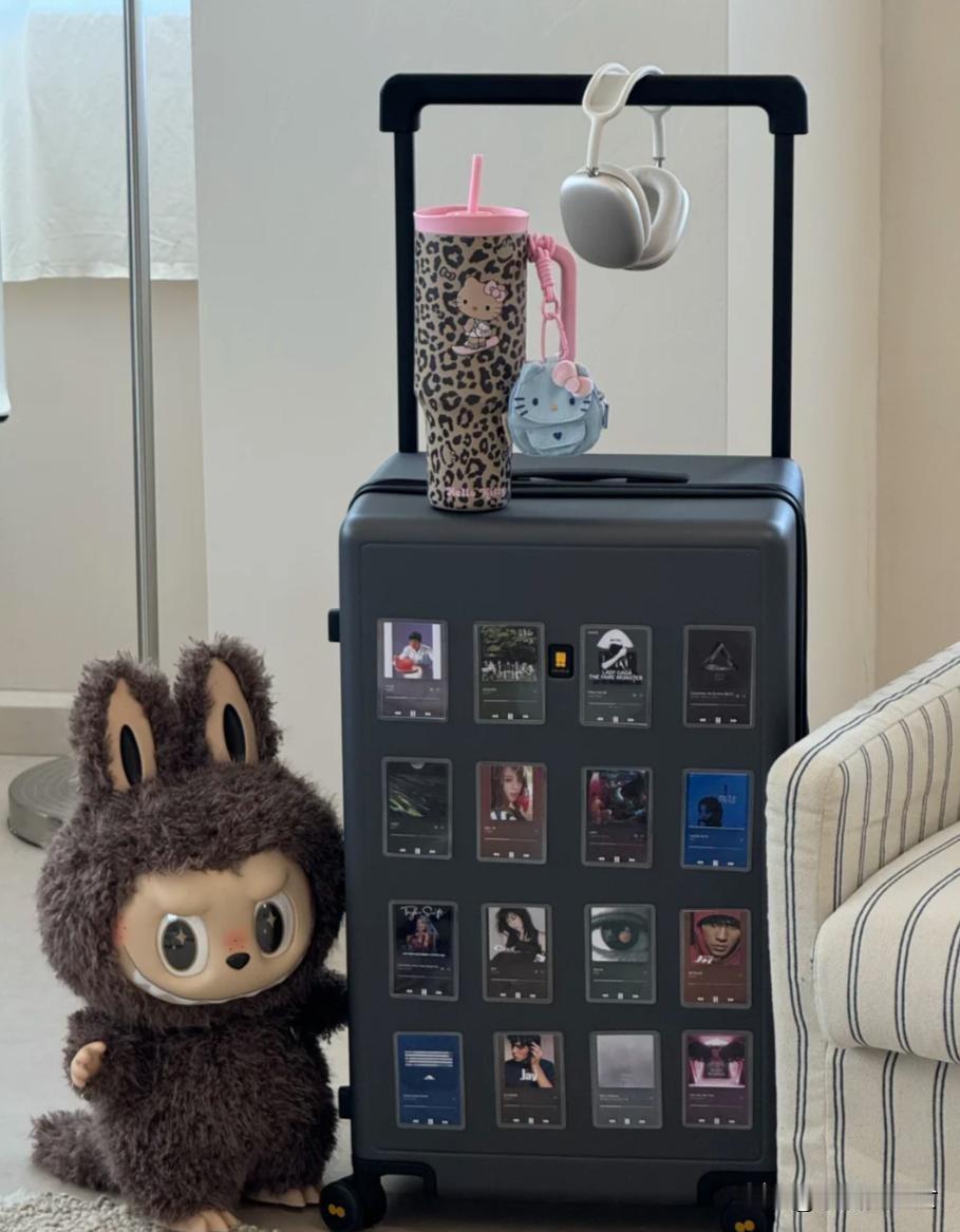 旧行李箱别扔！10 种神仙改造，闲置秒变家居神器✨
家里的大行李箱常年闲置，塞角