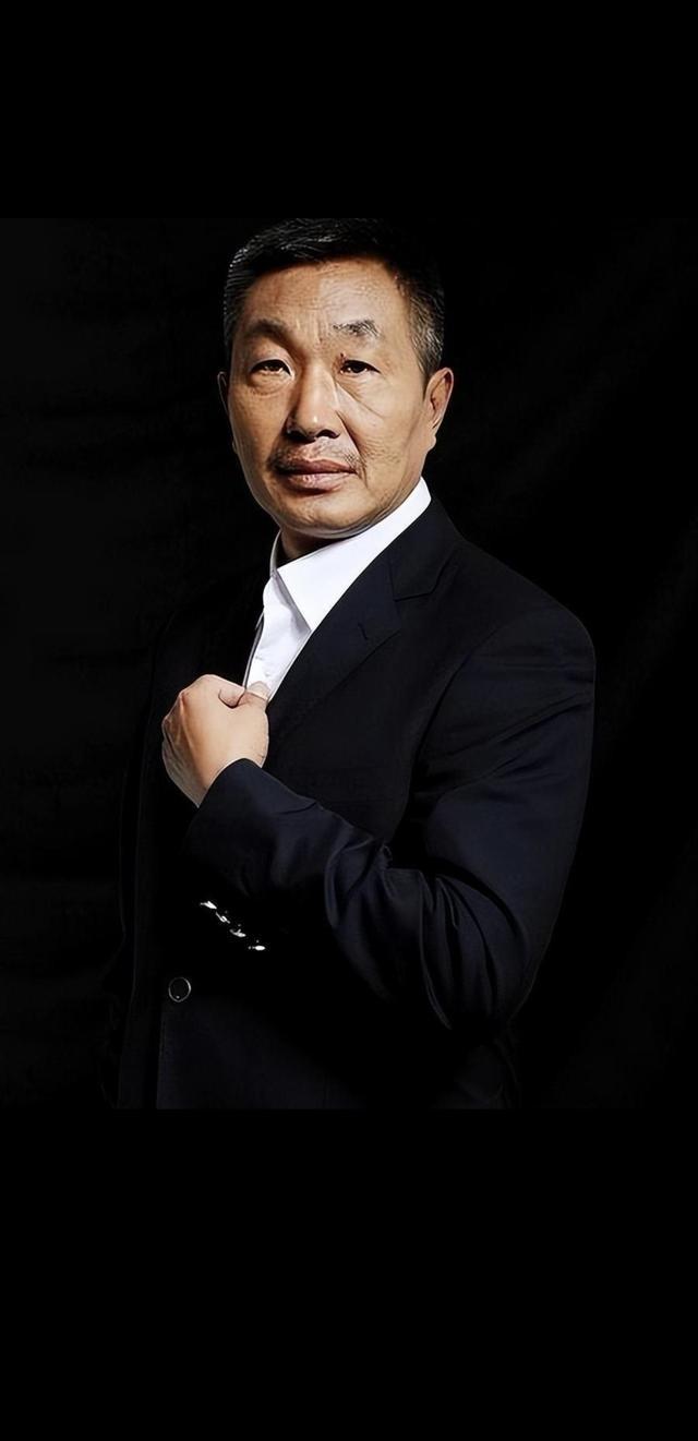 68岁一级演员杜源，去面试保安， 不是因为缺钱了，也不是因为闲不住，而是因为小外