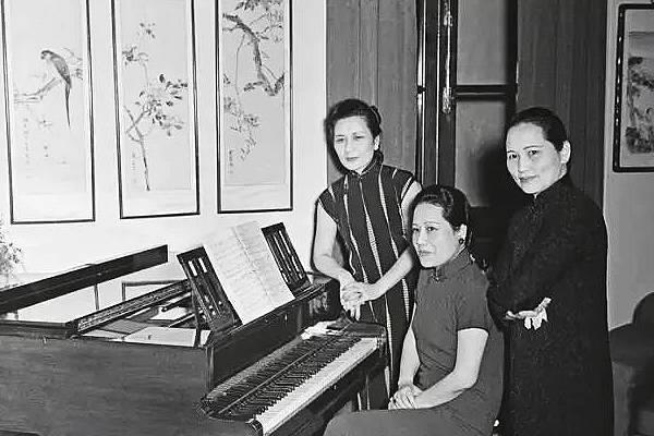 1938年的上海，日军已经占领了大部分地区，可宋庆龄的寓所却成了 “抗日秘密中转