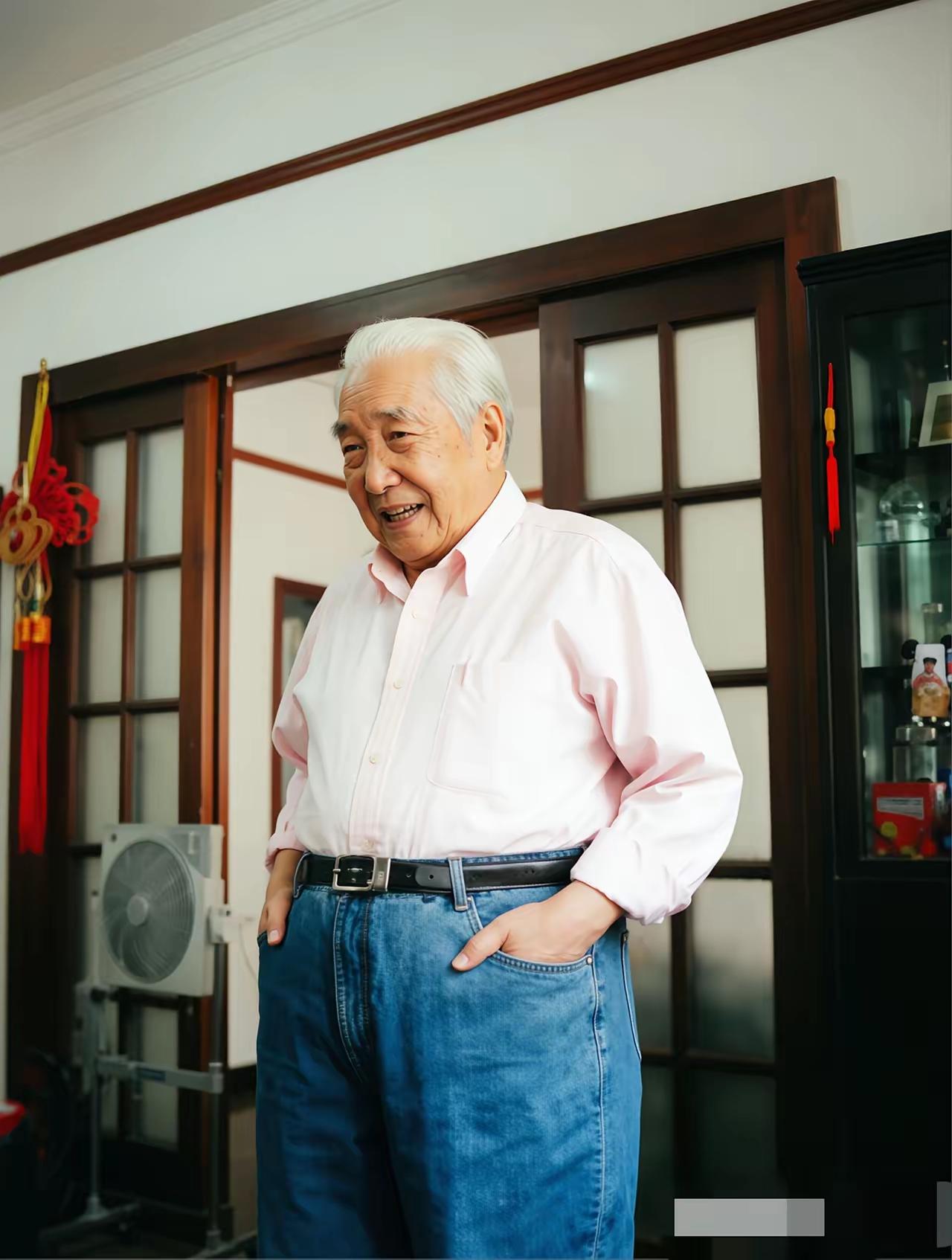 曾任八路军主力团团长，文武双全，1955年错失开国将军，却成为国内顶尖的书法大家