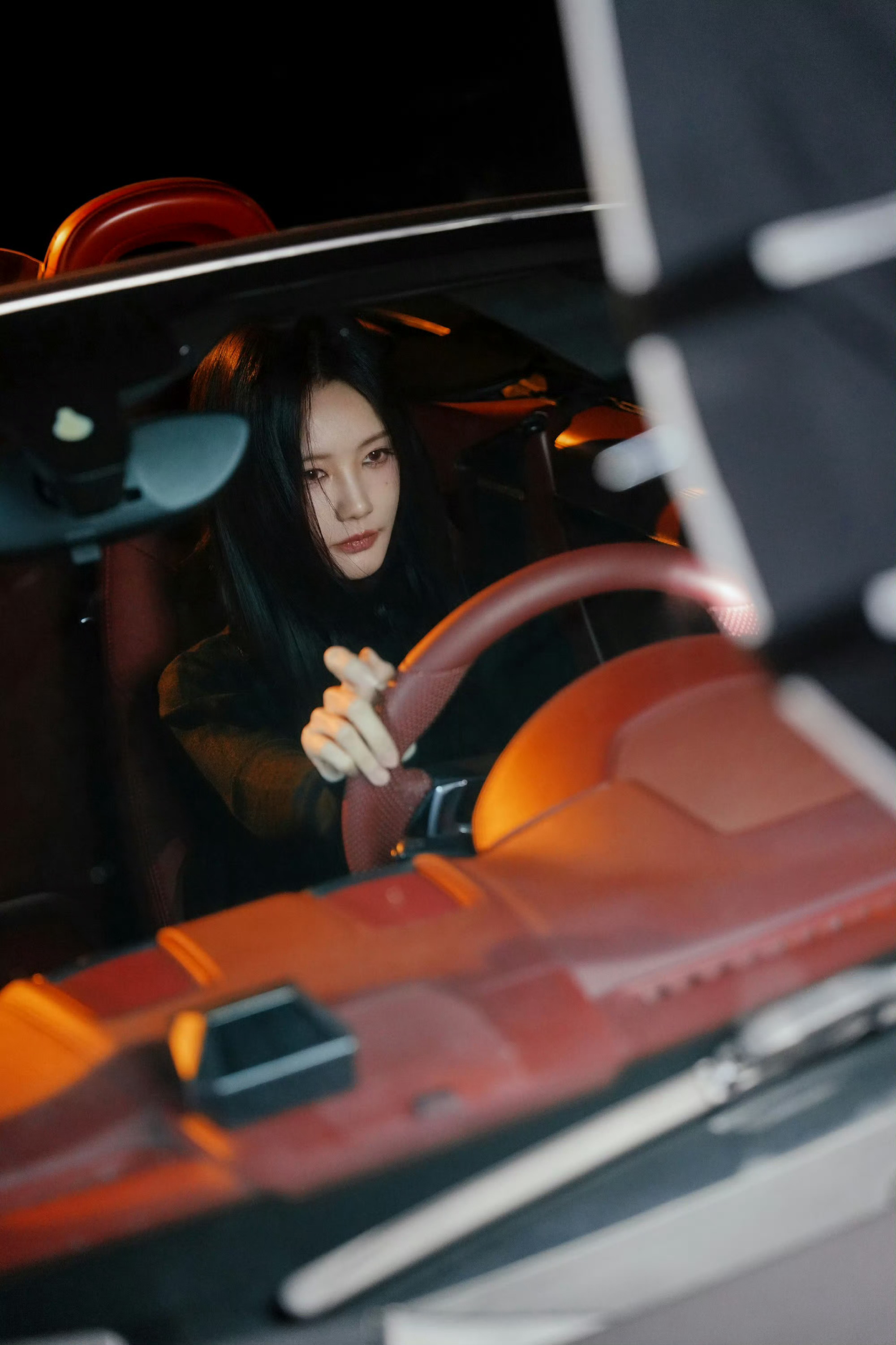 李一桐别试探了有市场啊啊李一桐别试探了，有市场的开车的样子真的太帅了，黑长直加上