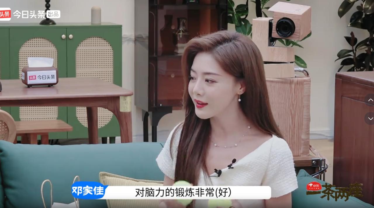 “喜剧的内核是悲剧”邓家佳于谦在《一茶两座》上聊喜剧演员。
 
近日，邓家佳和于