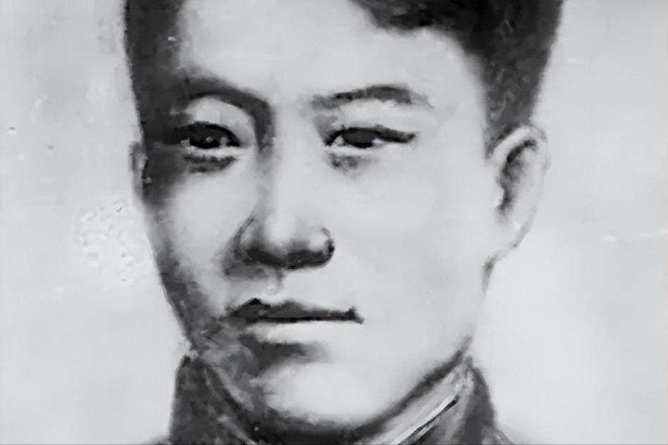 长春围城战事中的守将郑洞国，与红军名将王尔琢有着一段鲜为人知的同窗情谊。当年报考