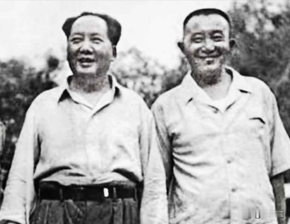 人称铁面将军，忠诚卫士，曾担任公安部部长、公安部队司令员兼政治委员、全国政治法律