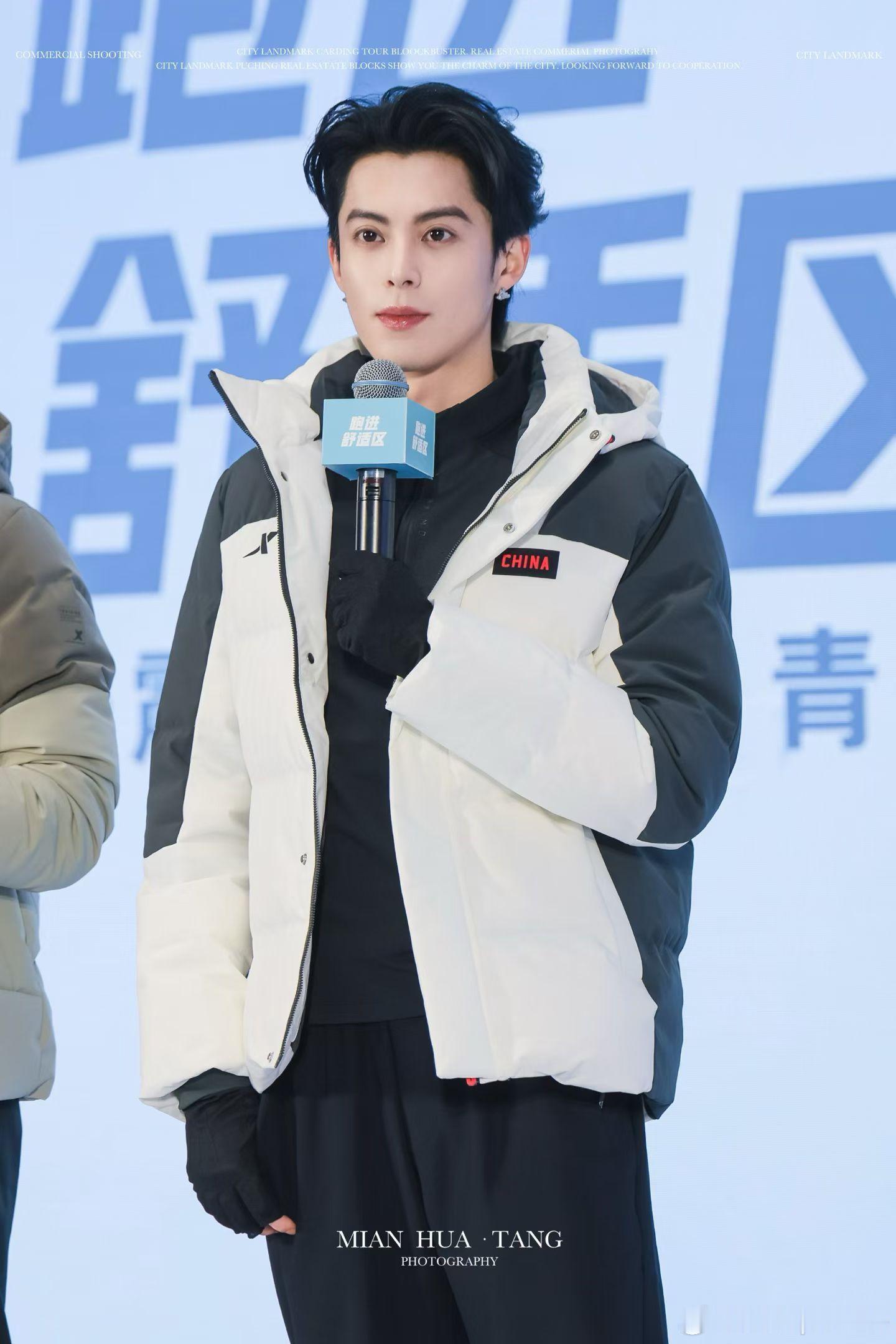 今天长春欧亚卖场堵爆炸了，给，你们要的弟弟！王鹤棣长春身边事 ​​​