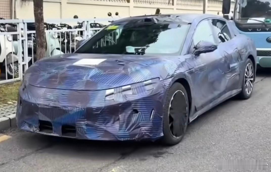 网友们真厉害，比亚迪大汉的伪装路试图都发出来了感觉王朝系列好像有点乱啊，汉、汉L