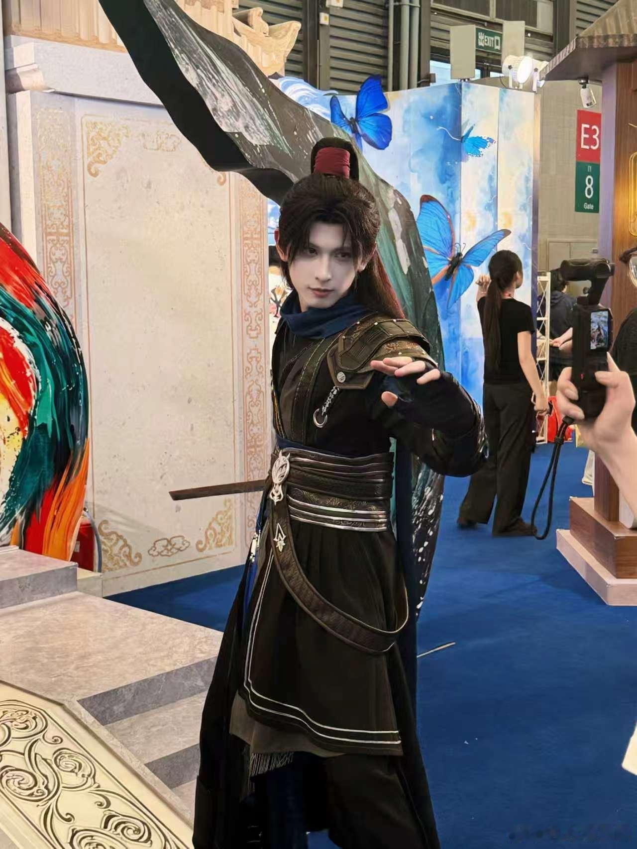 ChinaJoy  永远会被👖邀请来的coser帅到！好多游客抢着去合影打卡，