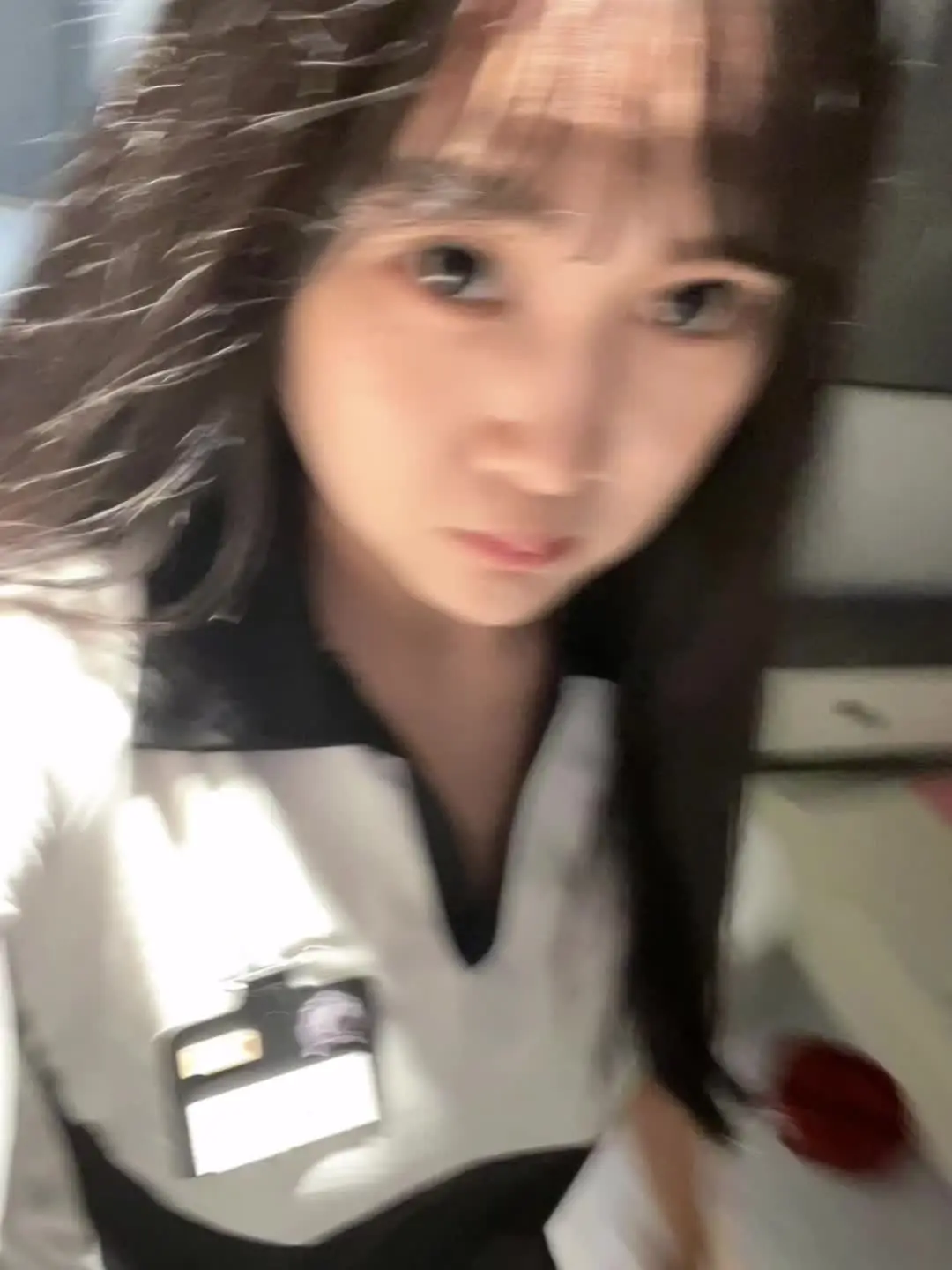 能不能爱我素颜的脸 也爱我流泪的眼